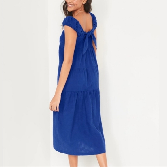 ✅✅ SOLD ✅✅Old Navy Women's Blue Fit & Flare Tiered Seersucker All-Day Maxi Dress - Picture 2 of 6